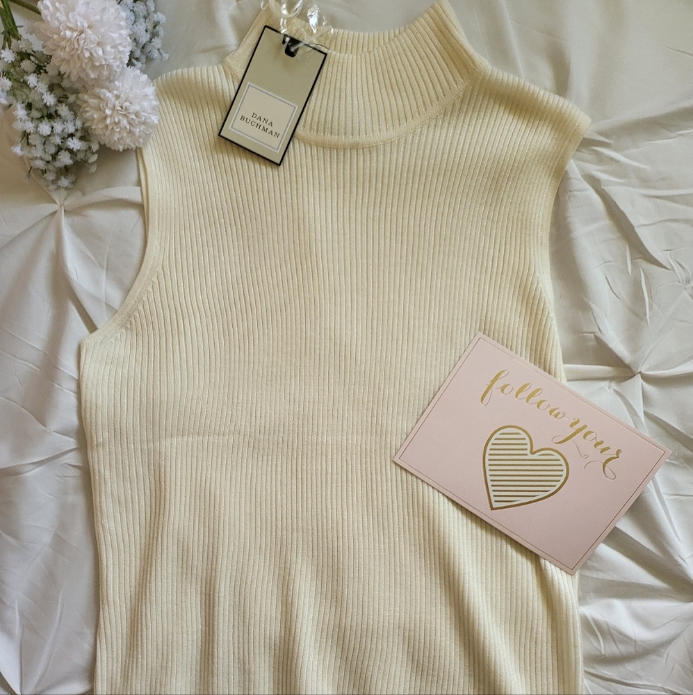 NWT cream sleeveless mock sweater top -Size Large